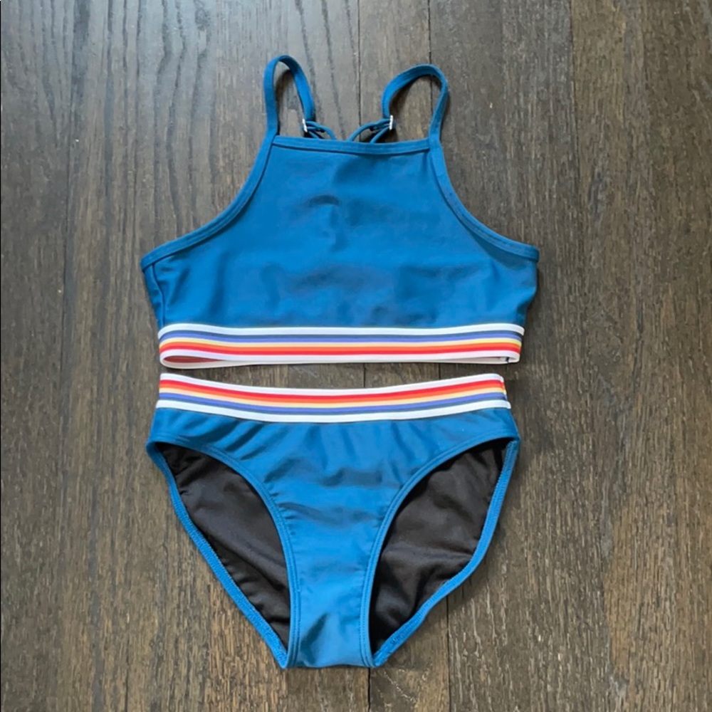 I am selling a bikini from the company zella.